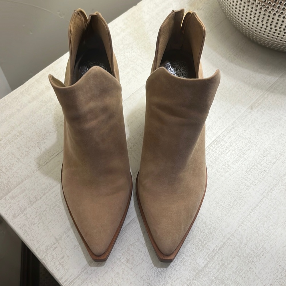 Vince Camuto suede Bootie size 8